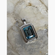Queen” Blue Topaz Enhancer